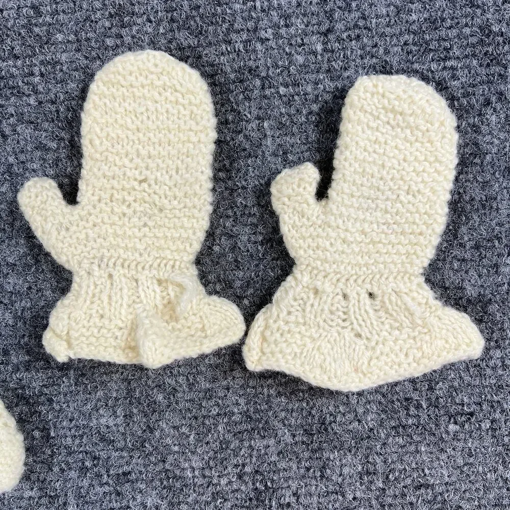 Vintage Baby Knit Booties & Mittens Set Cream Handmade 0-3 Months 1950s